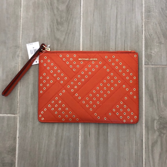 Michael Kors Handbags - Michael Kors Jet Set Travel Leather Zip Clutch